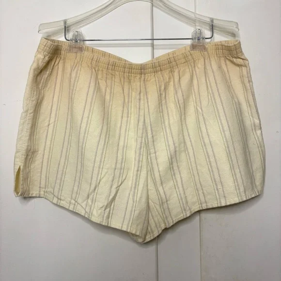 Vintage 80s Laura Adams Pale Yellow Floral Flannel Pajama Set Crop Tank Shorts - Picture 8 of 12